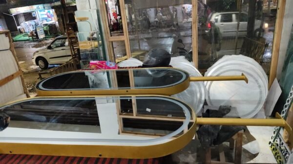 Saloon mirror - Image 20
