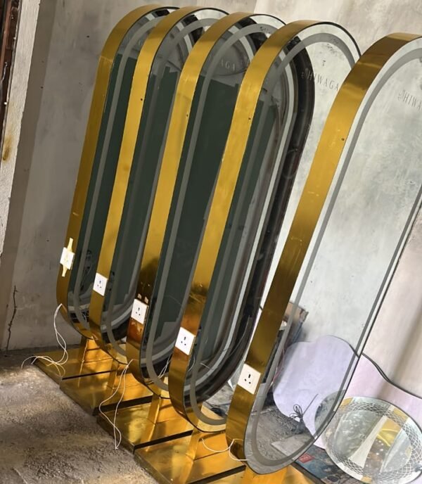 Saloon mirror
